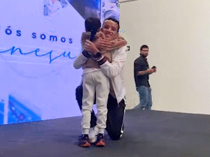 Fã de Yeltsi e com deficiência visual, Henrique enfim ganhou abraço