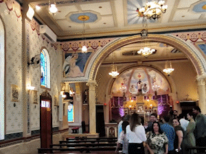 Enquanto uns mostram bares, Guilherme faz tour por igrejas 