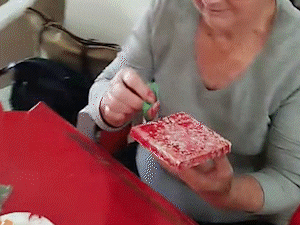 Vencer a solidão aos 80: Luzia fez isso do jeito mais simples possível