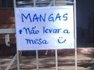 Com 40 kg de manga e aviso, povo poupa mesa, mas leva até bacia 