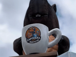 Salgadeiro coloca capivara gigante no telhado e vira ponto de foto