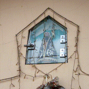 Eliane levou 40 anos para realizar sonho de colocar santa na fachada