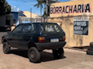 Guilherme turbinou o Uno antigo e carro virou sucesso no trânsito