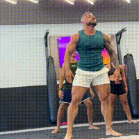 Sem masculinidade frágil, fisiculturista bomba com rebolada