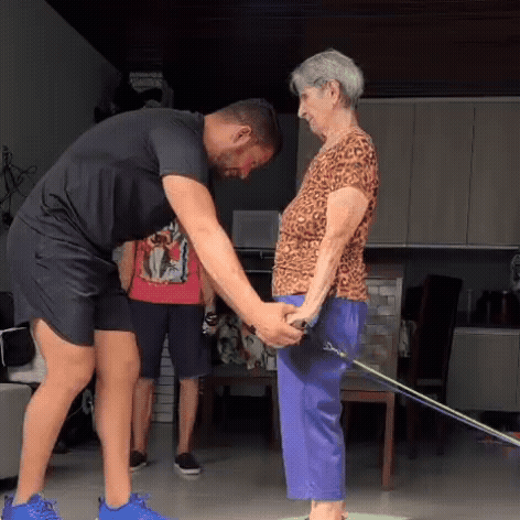 Aos 90 e 95 anos, João e Helena viraram parceiros de treinos