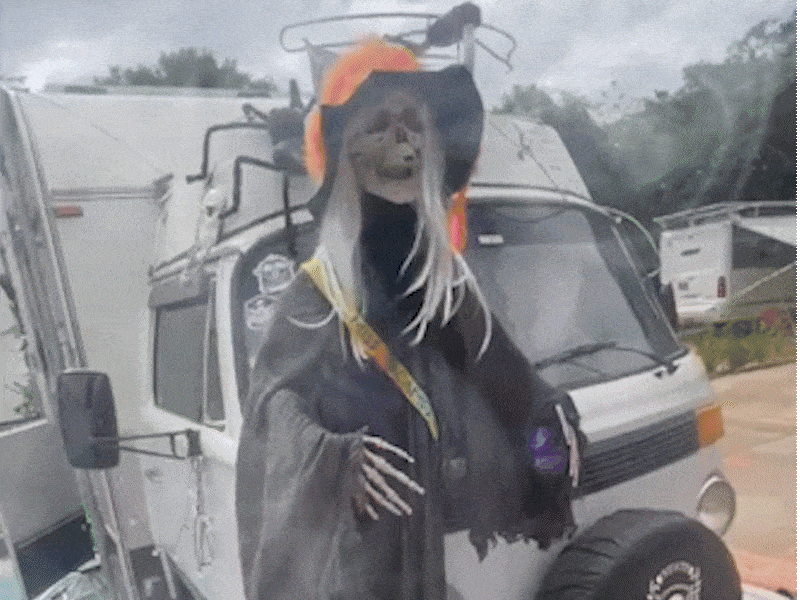 Sem medo de críticas, Ausdy soltou a bruxa em encontro de motorhome