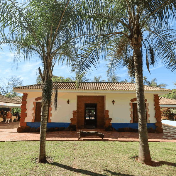 Brunch rústico tem pão artesanal e chácara colonial a 12 km do Centro