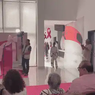 Um ano depois do câncer, Adriana troca o medo pela passarela